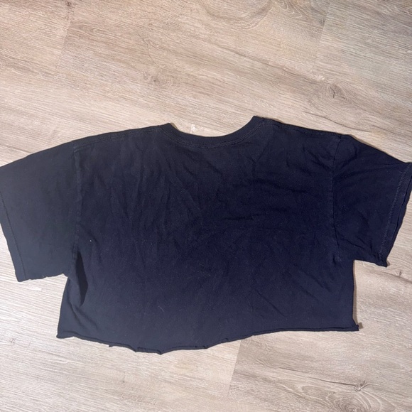 Onepiece Black Crop Top with Pink Graphic - Picture 4 of 4